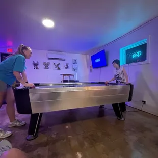 Air hockey table