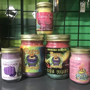 These Puff's Pendy Melts come w/ a pendant hidden in the candle. The smoker edition ones that come with terp pearls, carb caps etc How cool?