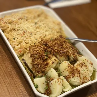 Bacalhau com risoto de camarão ! Muito bom ( só é chato ficar tirando as espinhas ) hehe