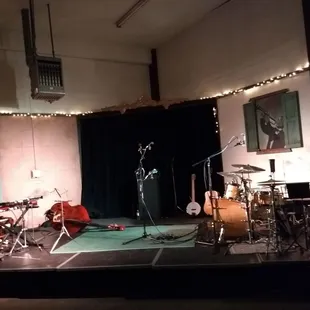 Waiting for the band!