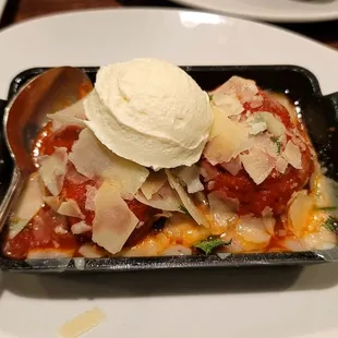Mamma&apos;s House-Made Meatballs