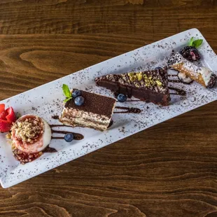 Bottega Dessert Sampler
Tiramisù, torta Nutella, panna cotta, cannolo siciliano