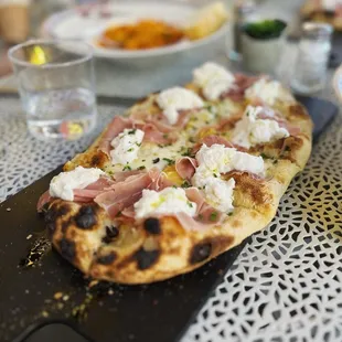 Prosciutto E Burrata Pizza