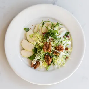 Pear, Frisee, Walnuts, Gorgonzola