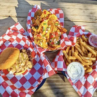 Burger, Nachos &amp; Fries!