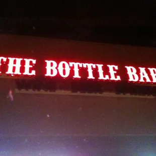 the neon sign for the bottle barn