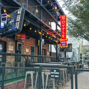 Outdoor eating areas