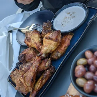 food, chicken wings and fried chicken