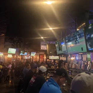 people watching tvs