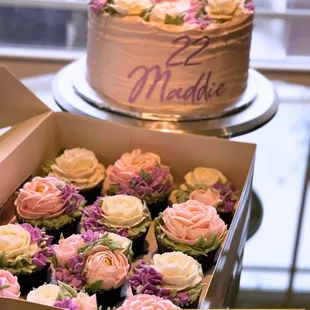 Matching cupcakes and cake...