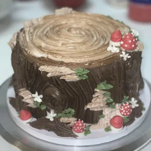Add some wildflowers to this woodland stump cake for an adorable birthday cake option.