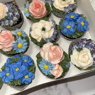 Realistic blooms in blues and pinks.