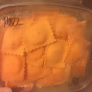 Smoked mozzarella ravioli to go