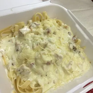 Fresh pasta with alfredo, chicken, bacon, garlic, mozz, and asiago cheese