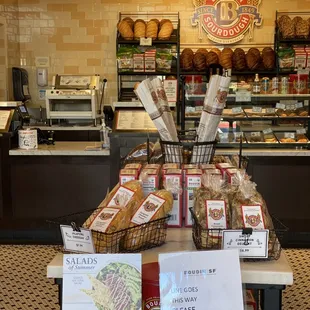 Delicious. Outdoor seating or inside dining. Order at counter, delivered to your seat. Fresh bread to buy for you to take home.