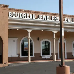 Guy Schaefer says:  Went in for a watch that had condensation inside and couldn't be happier with the experience.