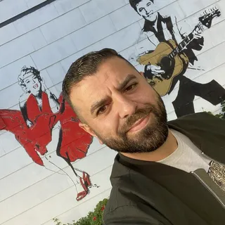 Elvis A.