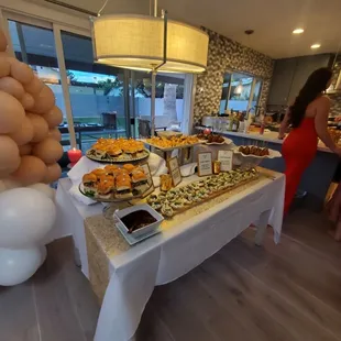 Catering in Keirland!!! I was so grateful to be a part of this prom themed 25th birthday party . It was so beautiful