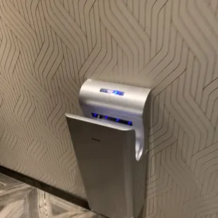 Hand dryer