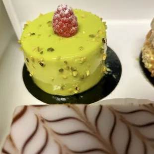 Pistachio raspberry