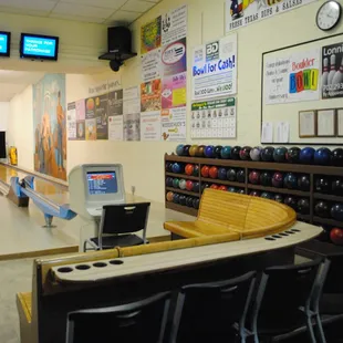 Wrap around seating area. Nice and quiet atmosphere.