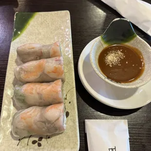 Traditional Vietnamese Spring Rolls (Goi Cuon)