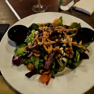 Steak and walnut salad