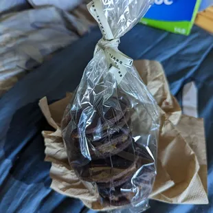 Dark chocolate wafer, date and ginger