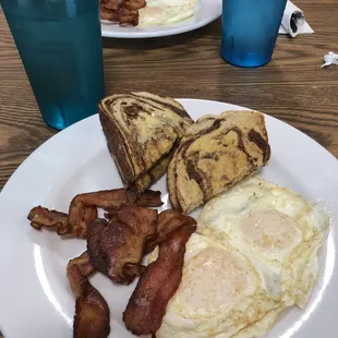 eggs, bacon and rye toast