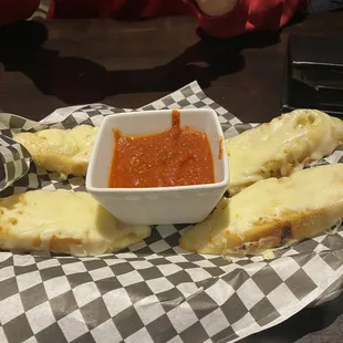Garlic cheese bread