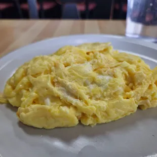 Eggs scrambled with cream cheese