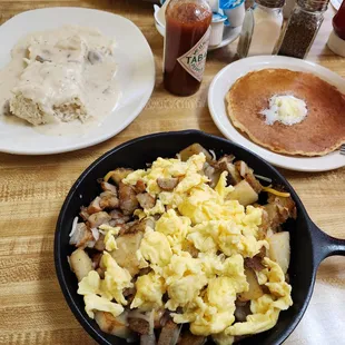 Country Skillet Scrambler/ Phony Skillet is just a cold plate/ substitute Pancake for Toast is TINY!!!