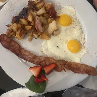 Egg, bacon and potatoes