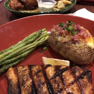 Salmon and loaded baked potato = enuf said! Soooo good