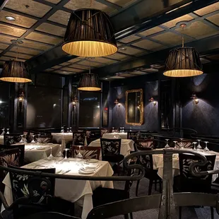 Dining room (portrait)