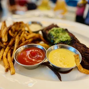 Hanger Steak Fritz cooked perfectly. You can also get a Filet. Oui Oui.