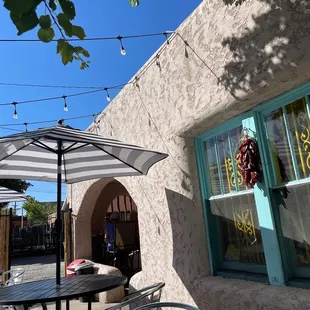 Adorable outdoor dog-friendly patio, friendly staff, &amp; delicious bagels &amp; coffee!