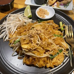 Ordered pad thai and calamari sooo goood!! Highly recommended