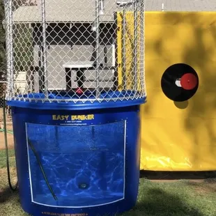 Dunk tank