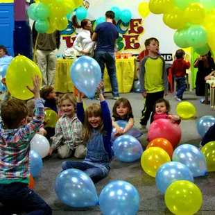 Bounce House can host parties any size ,10 to 150 children