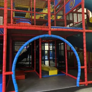 Side view of large play area