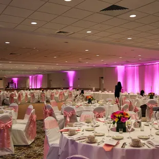 Pink and gold color scheme, too bad we couldn&apos;t find gold flowers to match, guess yellow is close enough