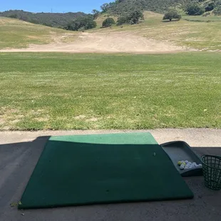 Driving range mat and range