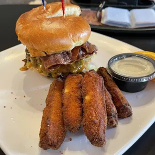 Western Burger with fried Zucchini Sticks