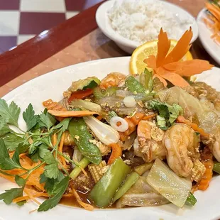 Shrimp pad woon sen noodles. ƪ(･‿･) We could eat a mound of this easily! Huge shrimp, glass noodles and fresh steamed veggies.