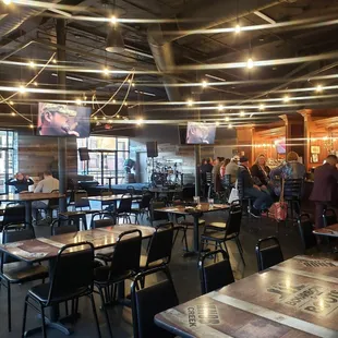 40 min wait to get a beer for non busy day "disappointed"