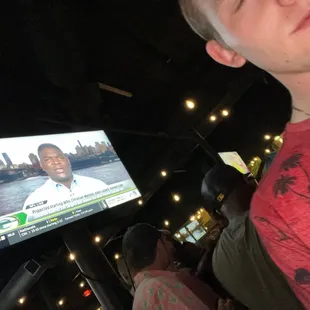 A lot of ppl lol, max capacity there's a line out front on a Thursday night!!