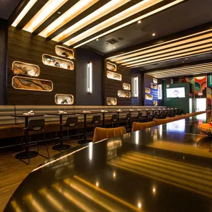 sushi and sashimi, interior