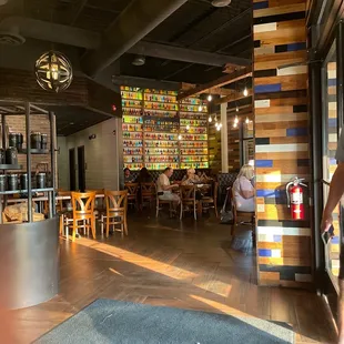 Love the vintage pop wall