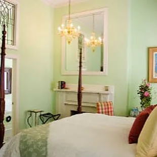 Whirlpool for 2 for a romantic B&amp;B getaway close to Louisville, KY, located on the Kentucky Bourbon Trail.